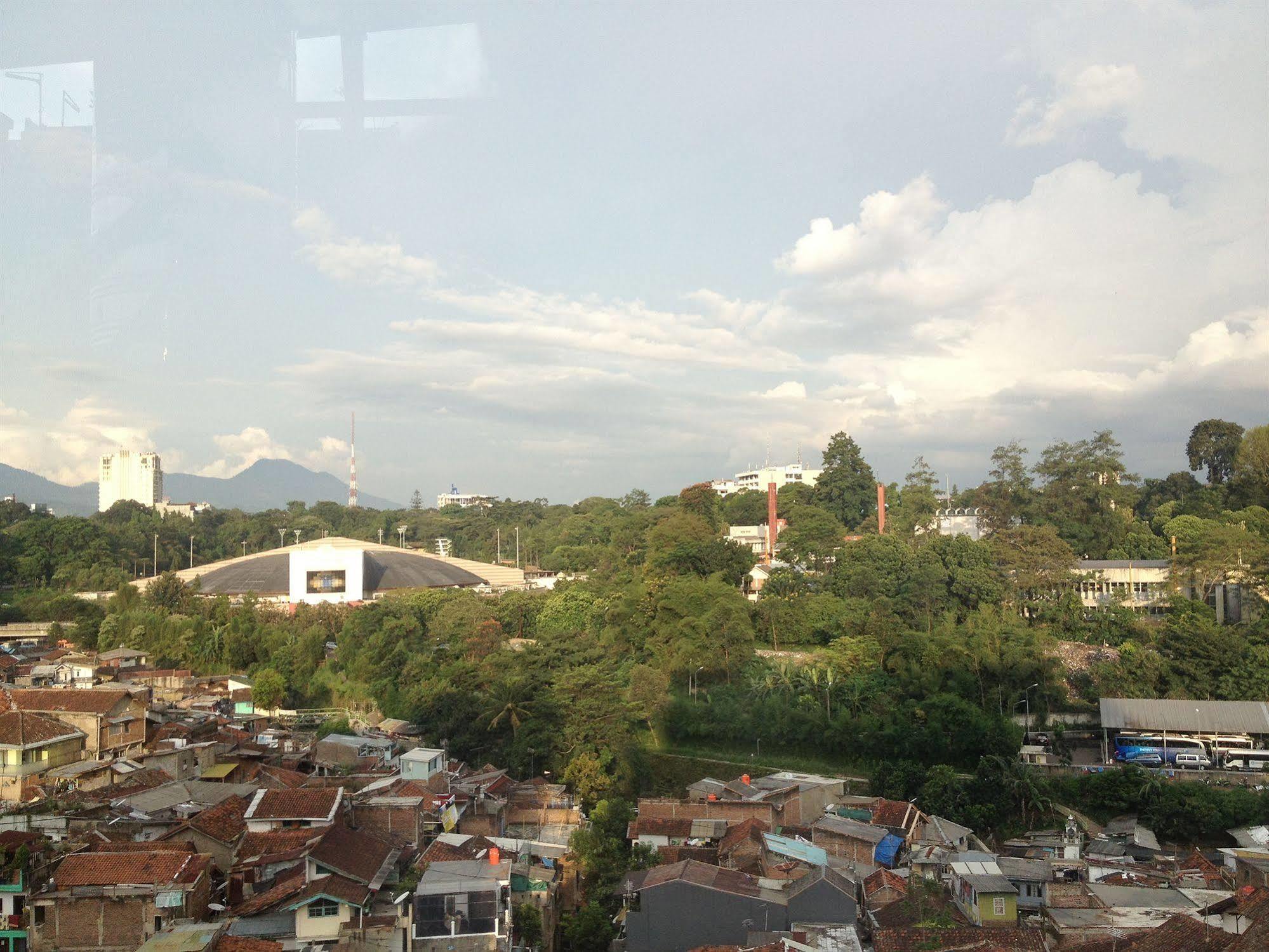 Hotel O Cihampelas Near Ciwalk Formerly D'River Guest House Bandung Luaran gambar