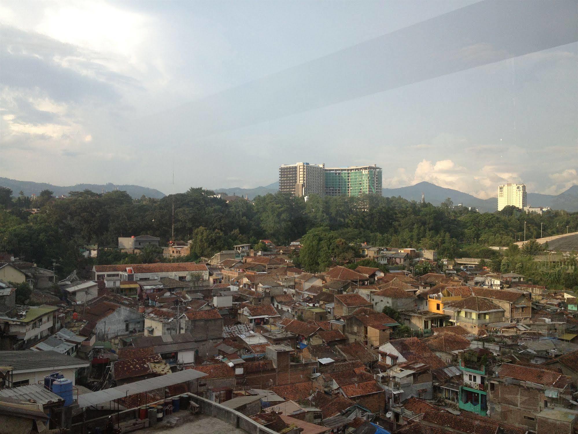 Hotel O Cihampelas Near Ciwalk Formerly D'River Guest House Bandung Luaran gambar