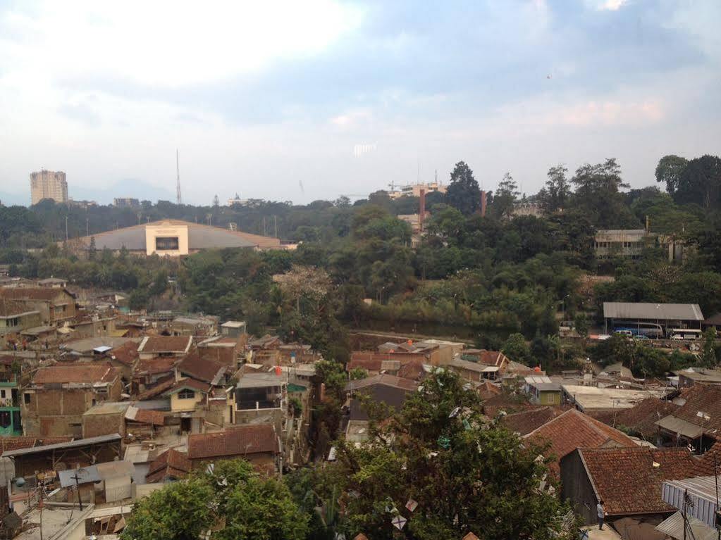 Hotel O Cihampelas Near Ciwalk Formerly D'River Guest House Bandung Luaran gambar
